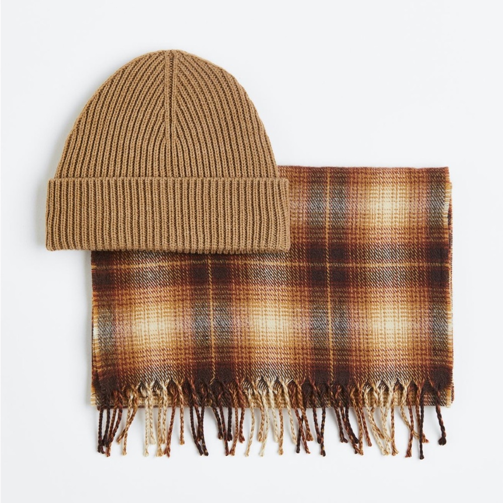 NWT H&M 2 Piece Hat & Scarf Set in color Beige